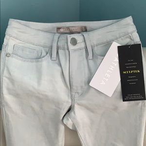 Athleta Sculptek Skinny Crop Jean Glacier Wash